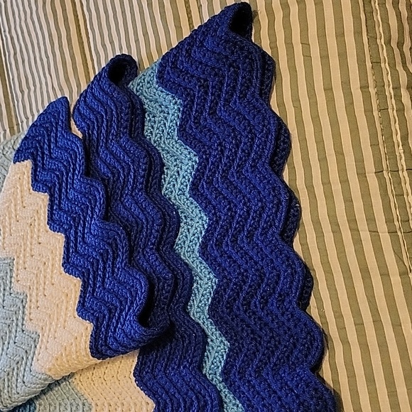 Hand crocheted chevron stripe afghan - Picture 2 of 3